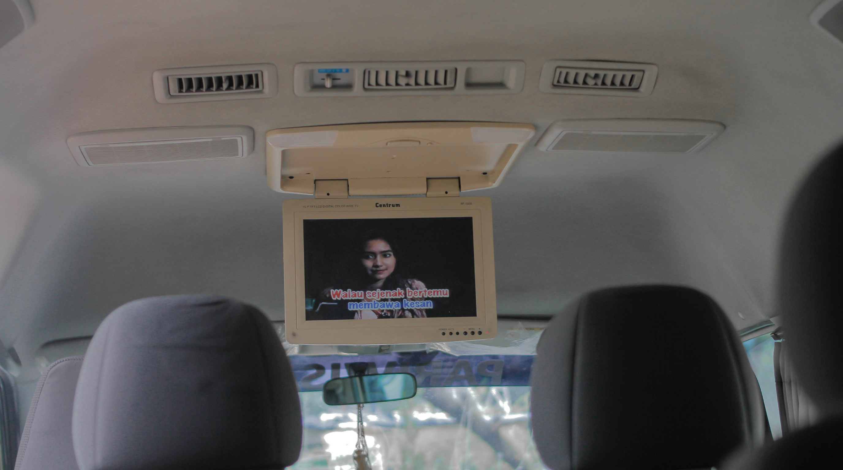 Toyota Commuter interior
